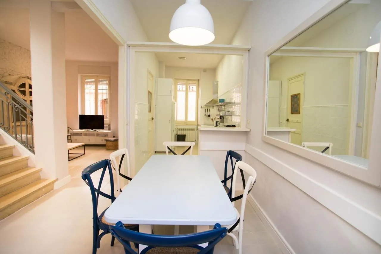 Moll House, The Hostel Palamós Pensjonat